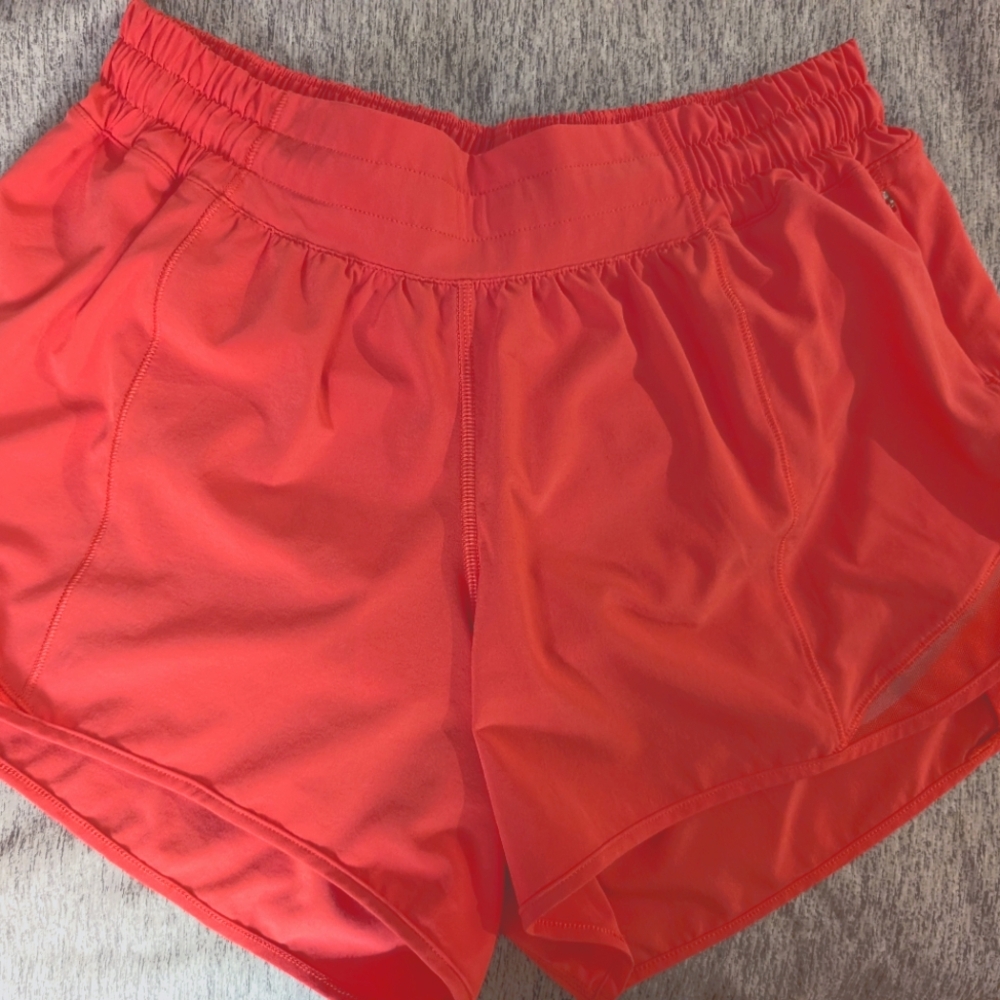Lululemon Low Rise Hotty Hot Shorts 4"